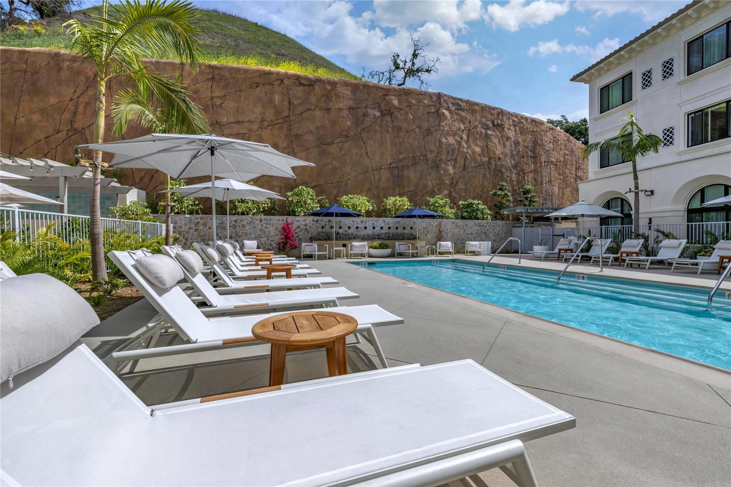 Cambria Hotel Calabasas - Malibu 14/15