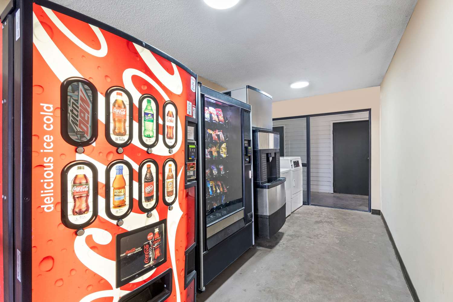 Econo Lodge Kennett 18/23
