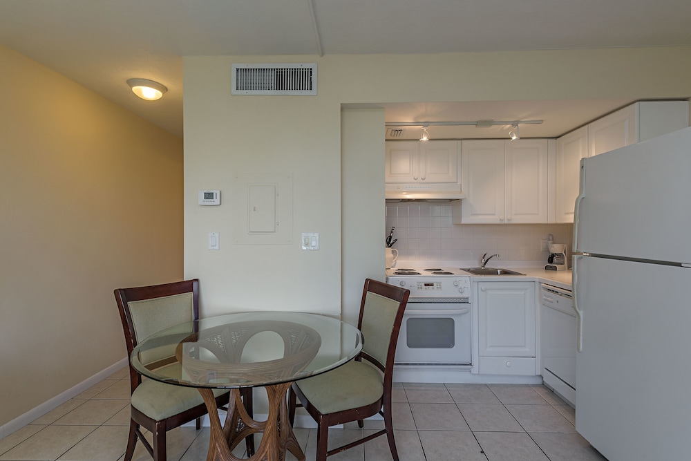 Marco Beach Vacation Suites 22/73