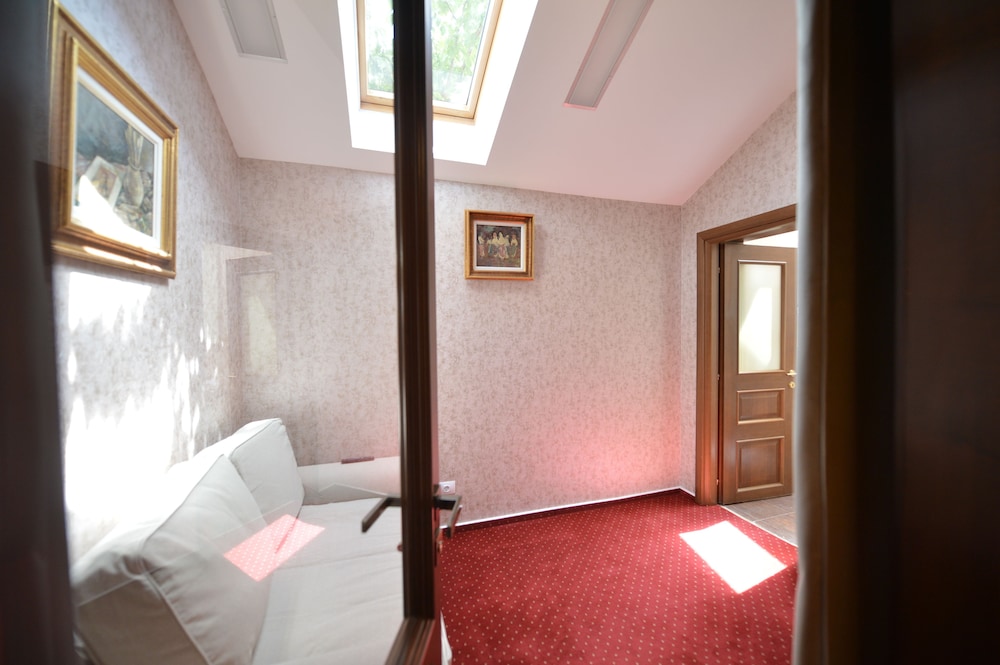 Noblesse Boutique Hotel 32/57