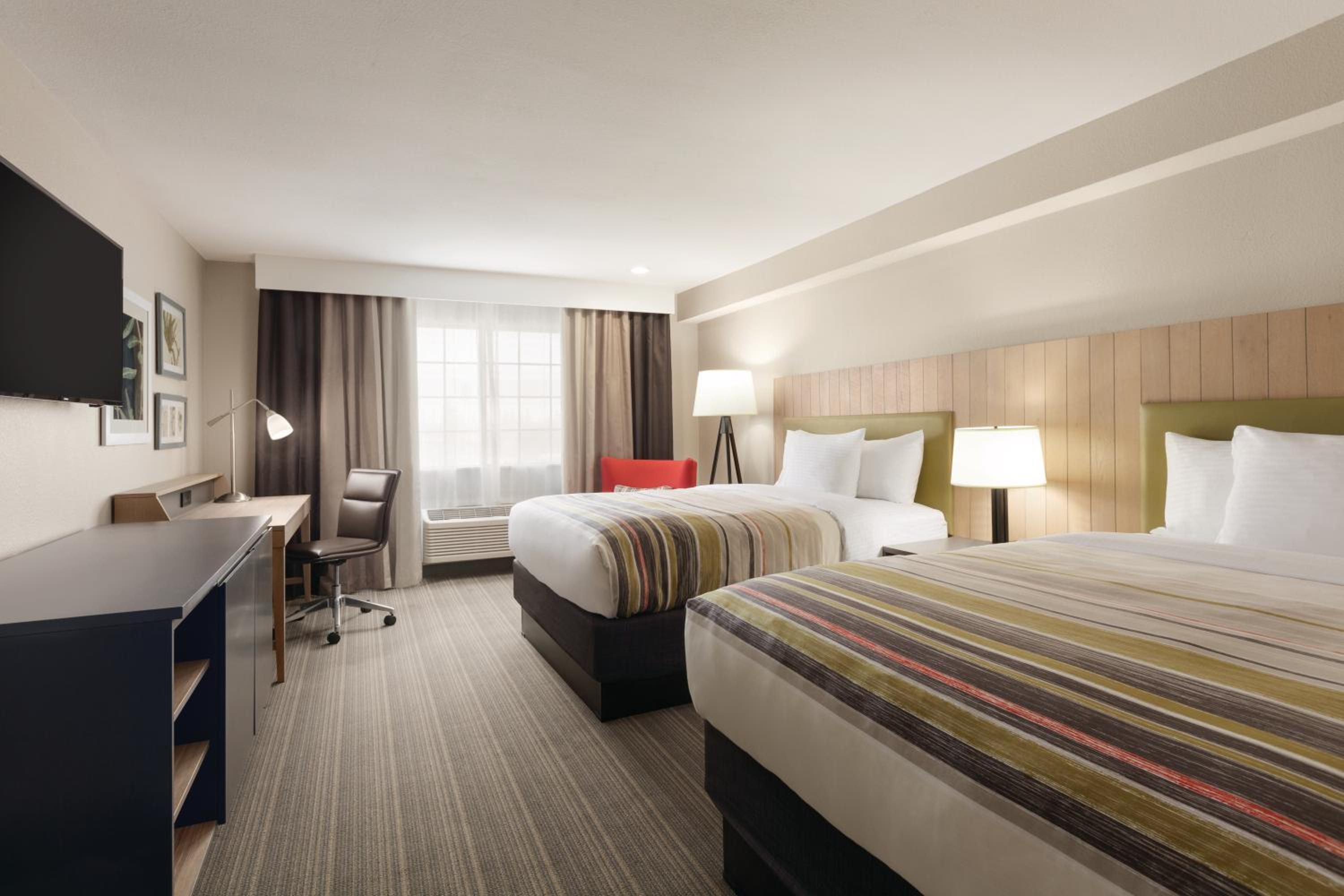 SUITE, 2 DOUBLE BEDS