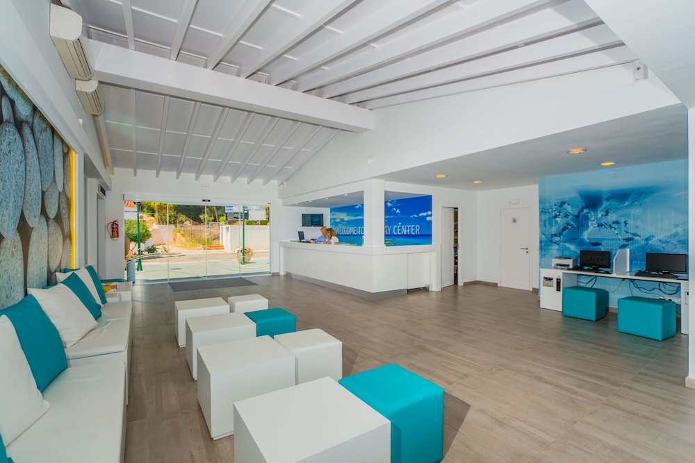 Apartamentos Holiday Center Santa Ponsa 26/46