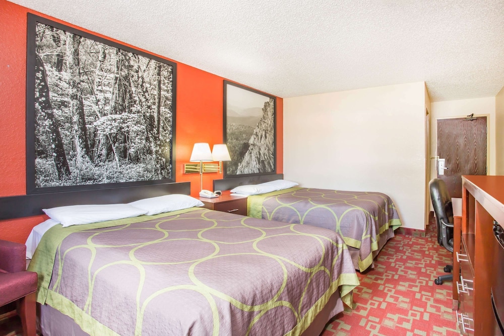 Super 8 By Wyndham Harrisonburg 8/18