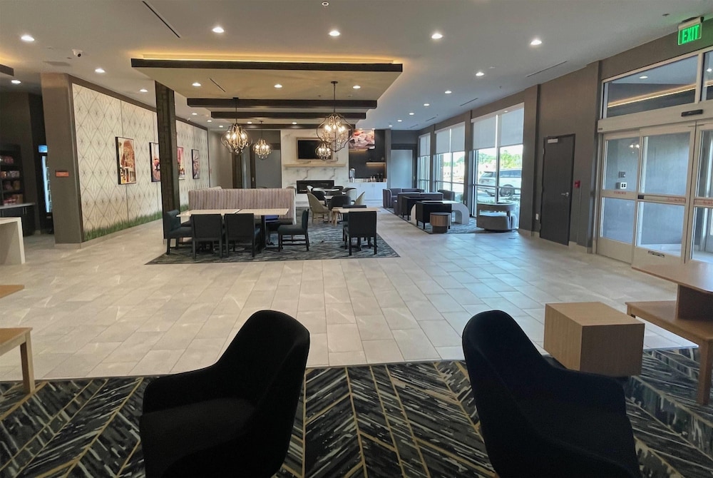 La Quinta Inn & Suites by Wyndham Olive Branch 11/46