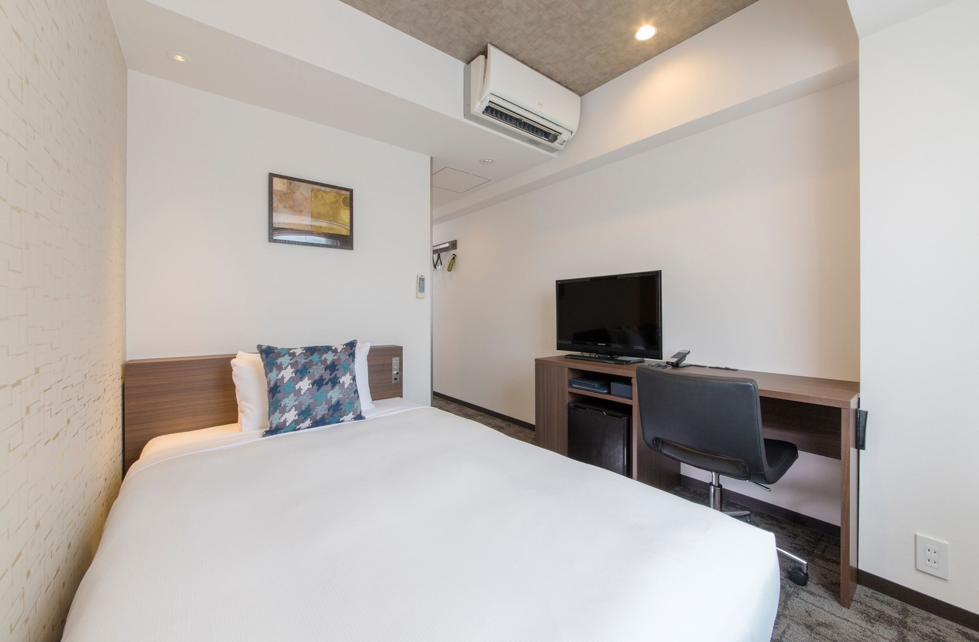 COZY, SINGLE, SINGLE BED, LAUNDRY