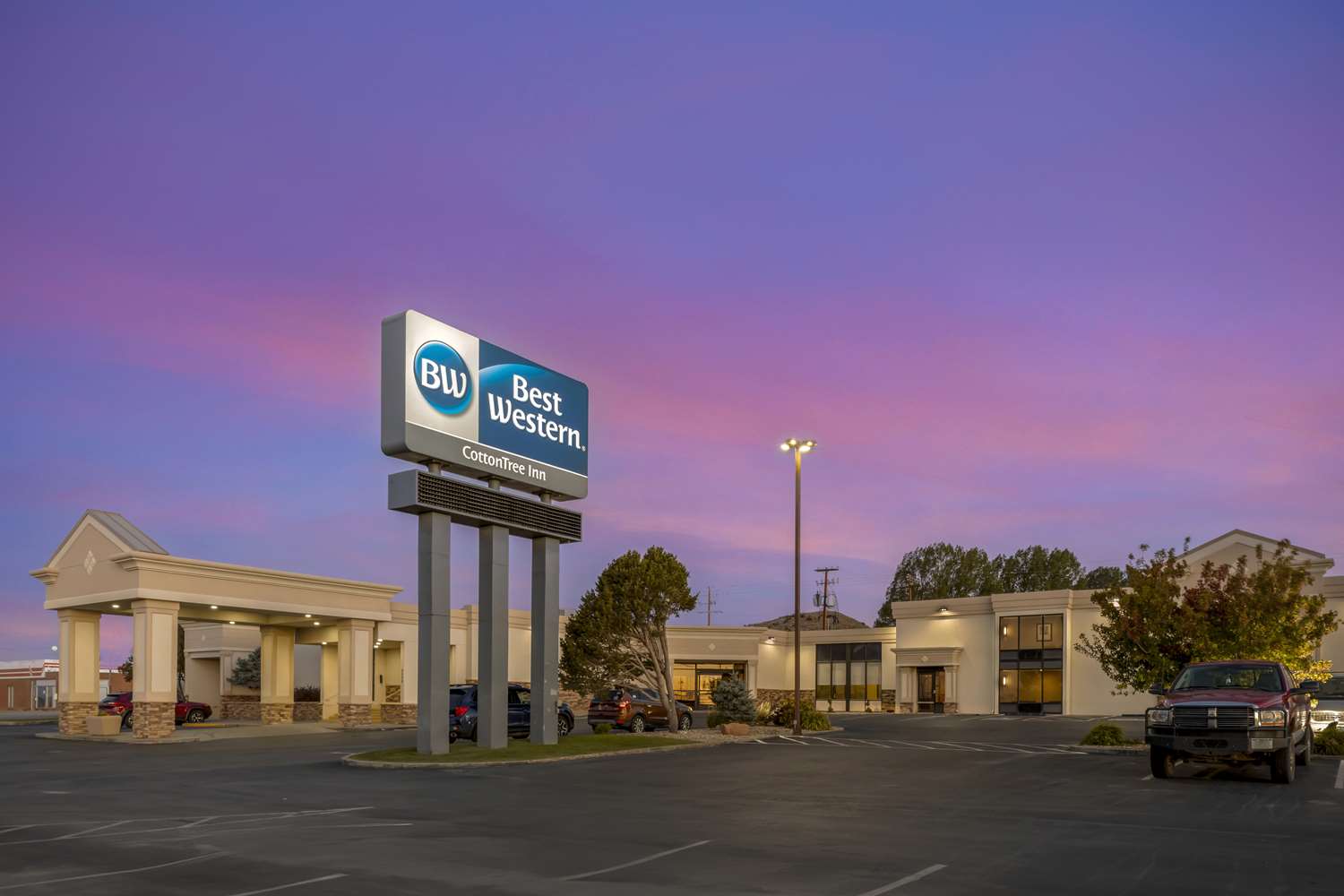 Best Western Cottontree Inn 17/18