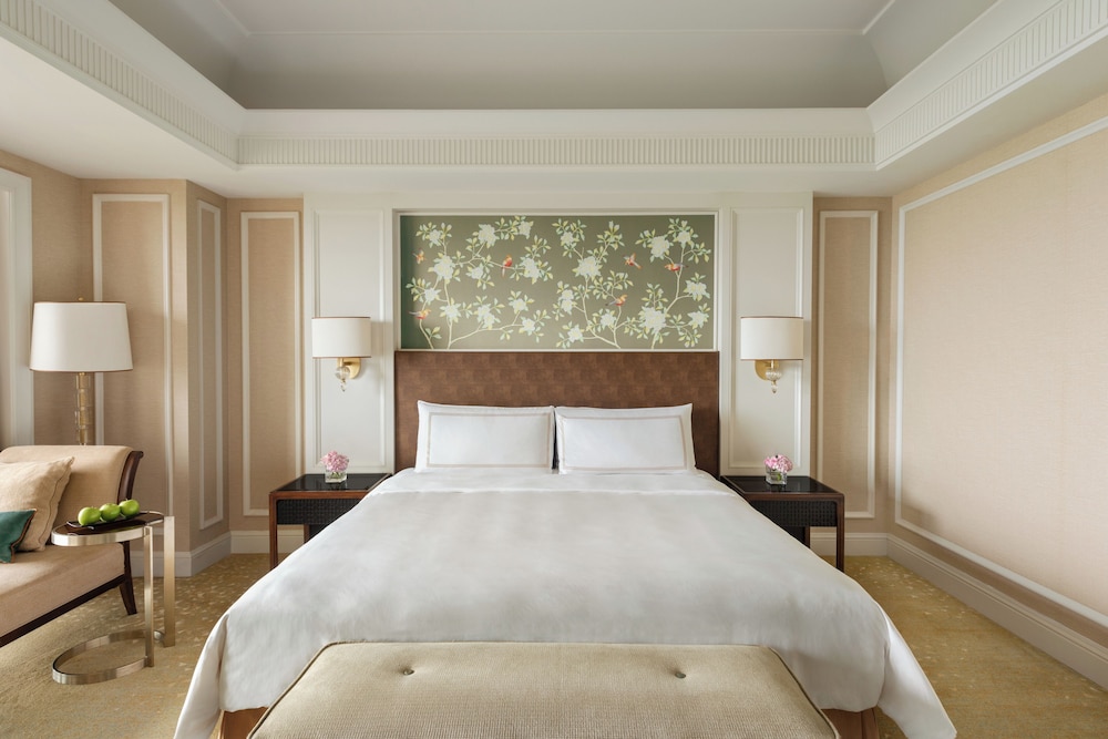 DELUXE, SUITE, KING BED