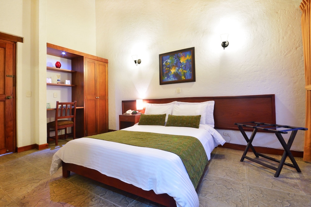 LA CAMPANA HOTEL BOUTIQUE 11/64