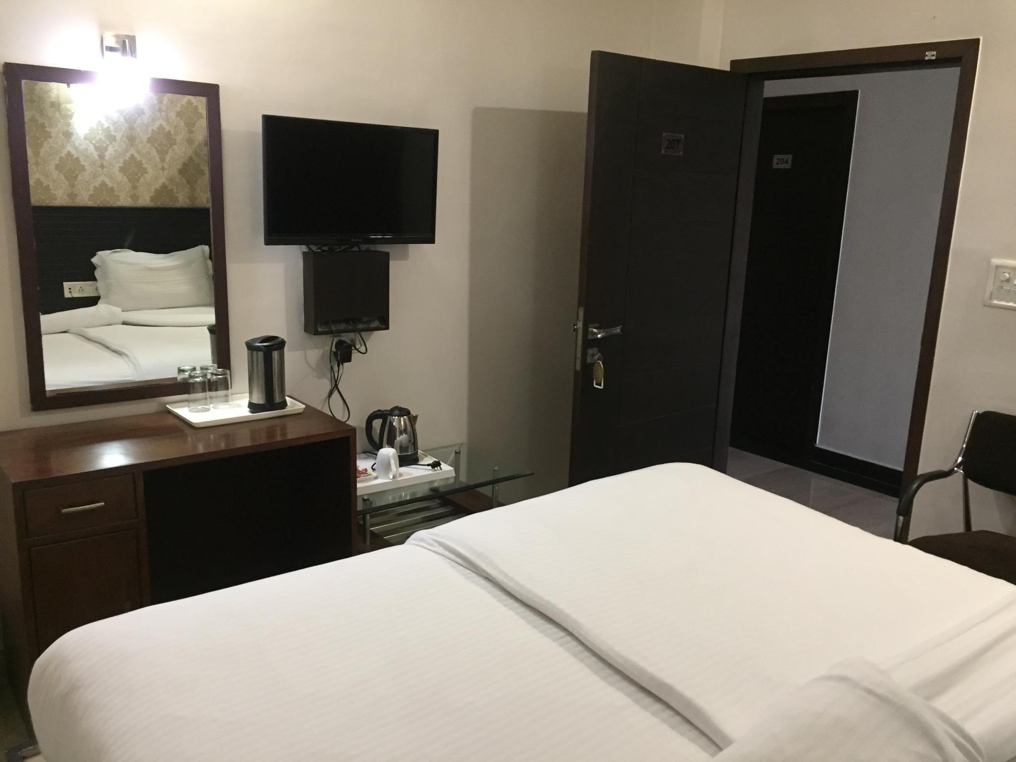 Oyo Rooms Mall Road Cantonment 21/46
