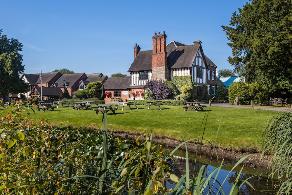 The Moat House 3/49