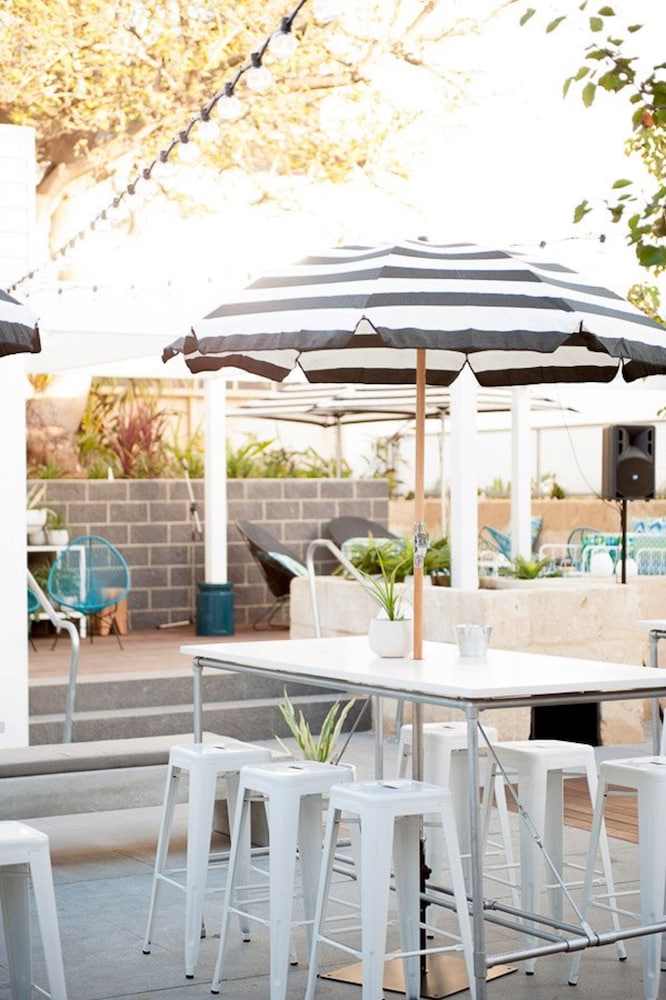 Cottesloe Beach Hotel 54/68