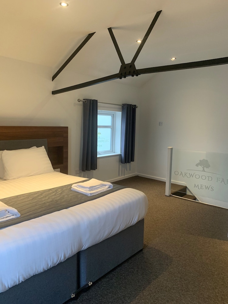 DELUXE, DOUBLE OR TWIN BED, PRIVATE BATHROOM