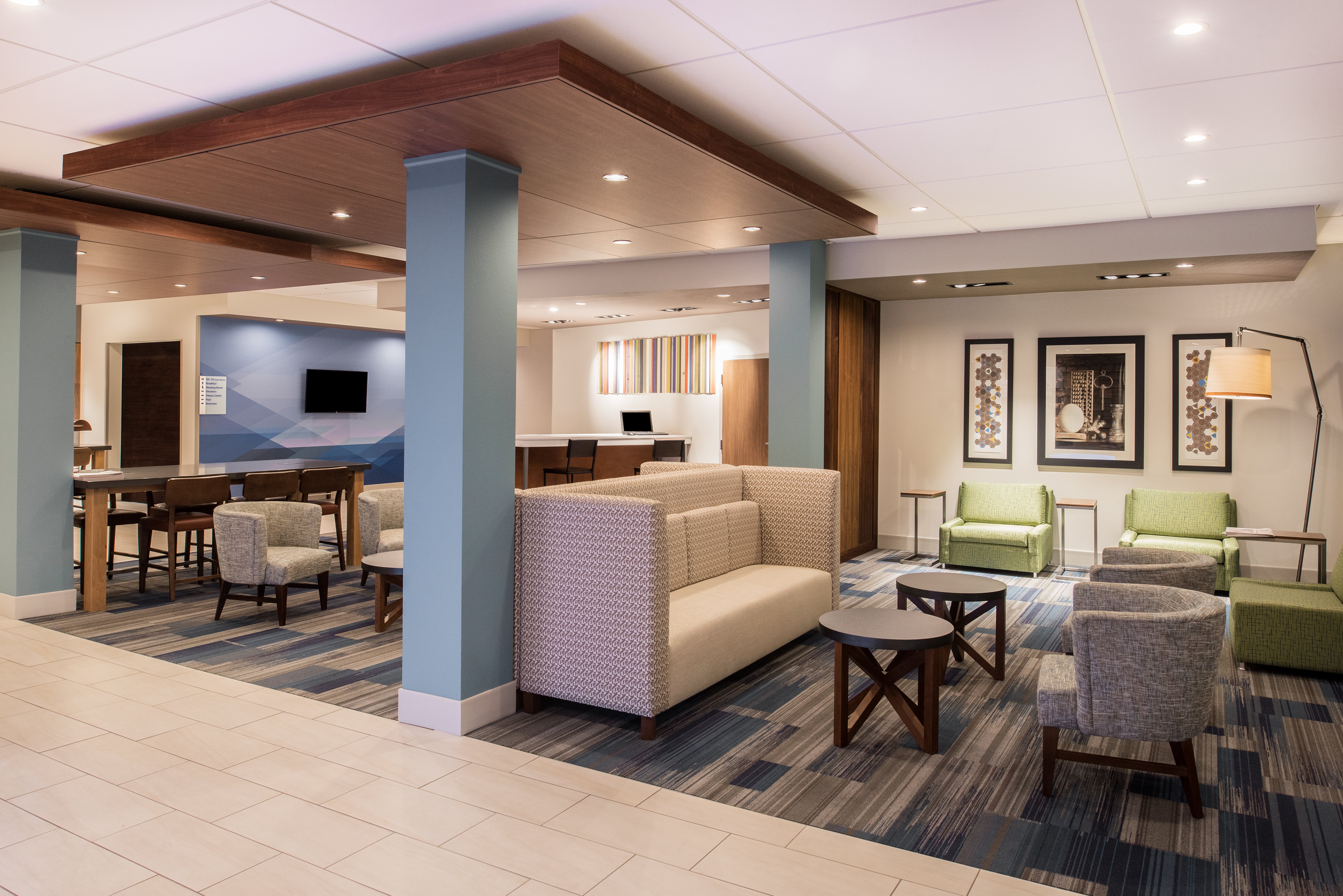Holiday Inn Express Suites Kingdom City 34/53