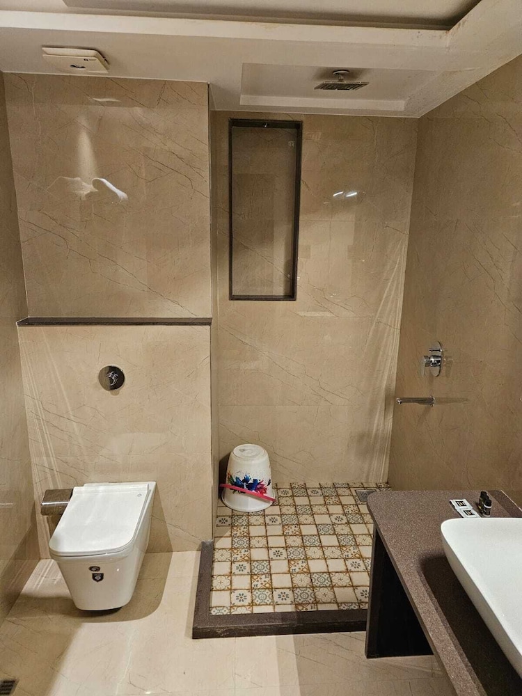 Four Leaf Hotel Akosha 44/47