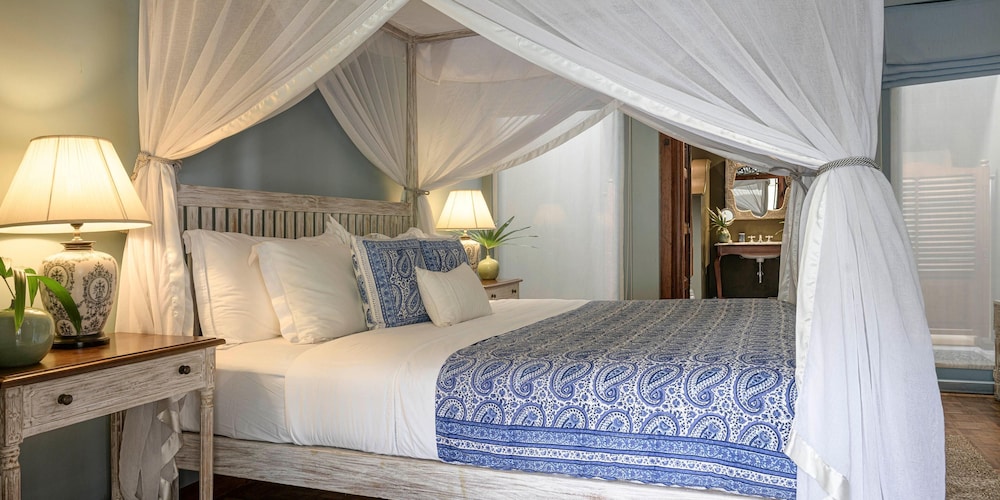 Deluxe, Queen Bed