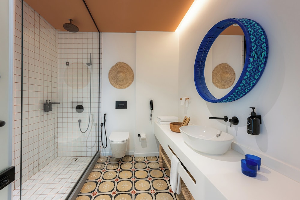 غرفة بسرير كينج بشرفة، Shada Hotel Dubai 10/10
