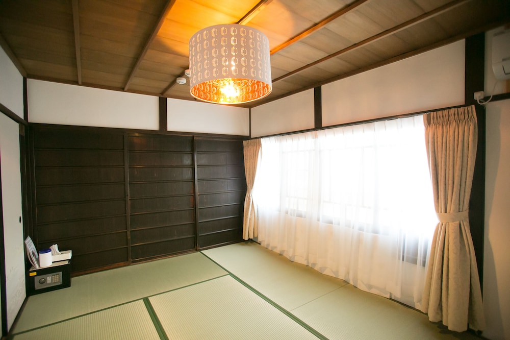 Kyounoyado Hana Nishijin (ex Guesthouse Hana) 45/50