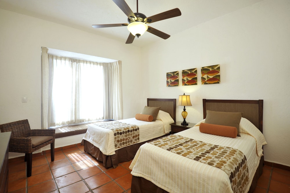 Las Palmas Condominios 9/36