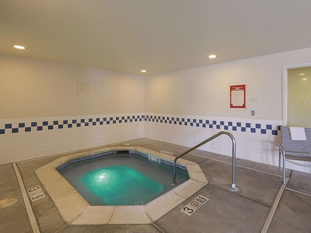 La Quinta Inn & Suites by Wyndham Central Point - Medford 25/48