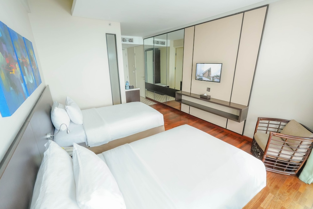 Amarta Hills Hotel And Resort 12/50
