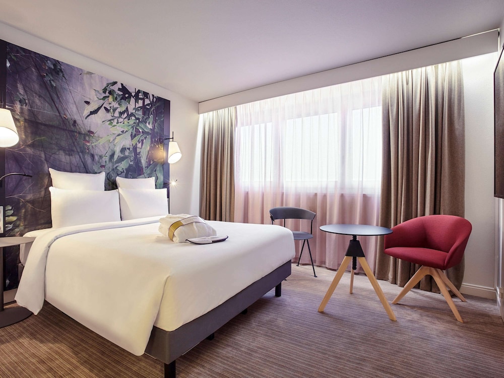 Mercure Paris La Defense 28/66