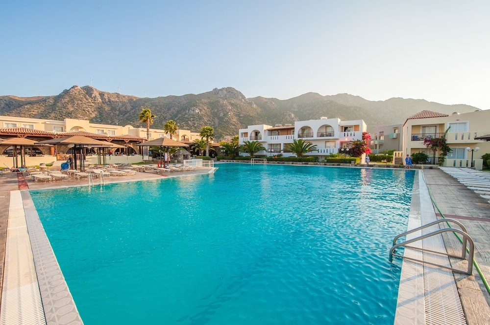 Akti Beach Club 43/50