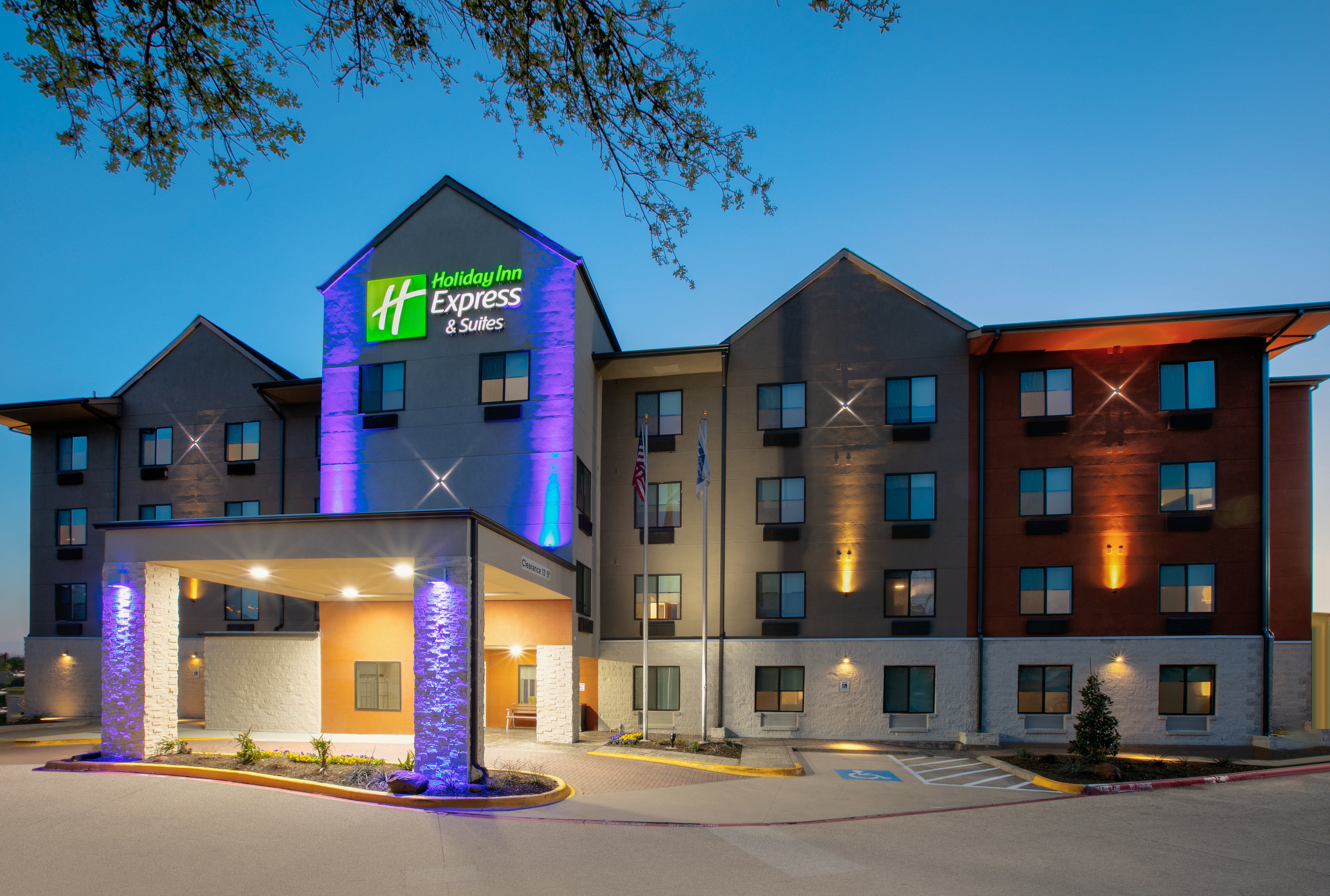 Holiday Inn Express Hotel And Suites Dallas Park Central Northeast 2/56