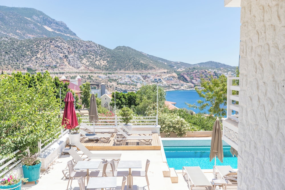 Kalkan Saray Suites Hotel 64/74