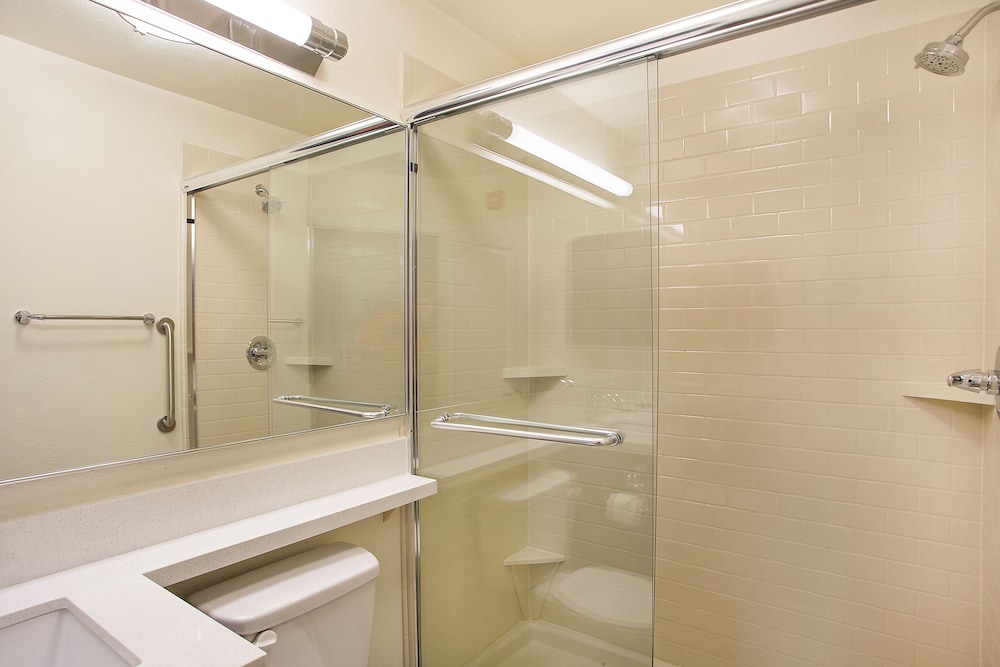 Candlewood Suites Oak Grove - Fort Campbell 14/65
