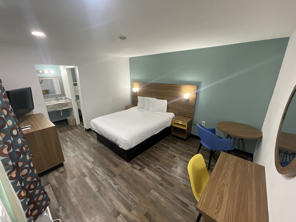 Days Inn By Wyndham Victorville 5/10