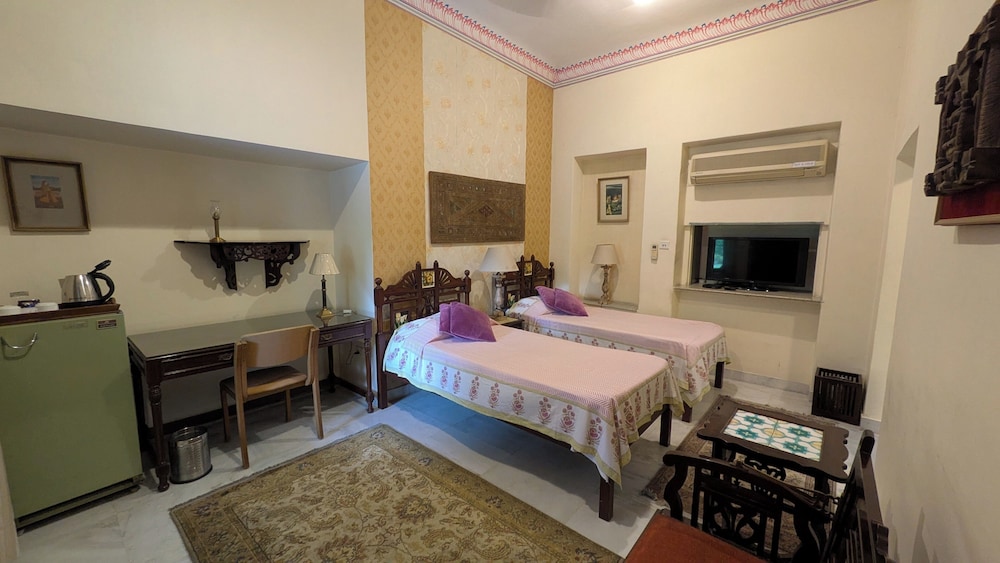 Hotel Megh Niwas 8/46