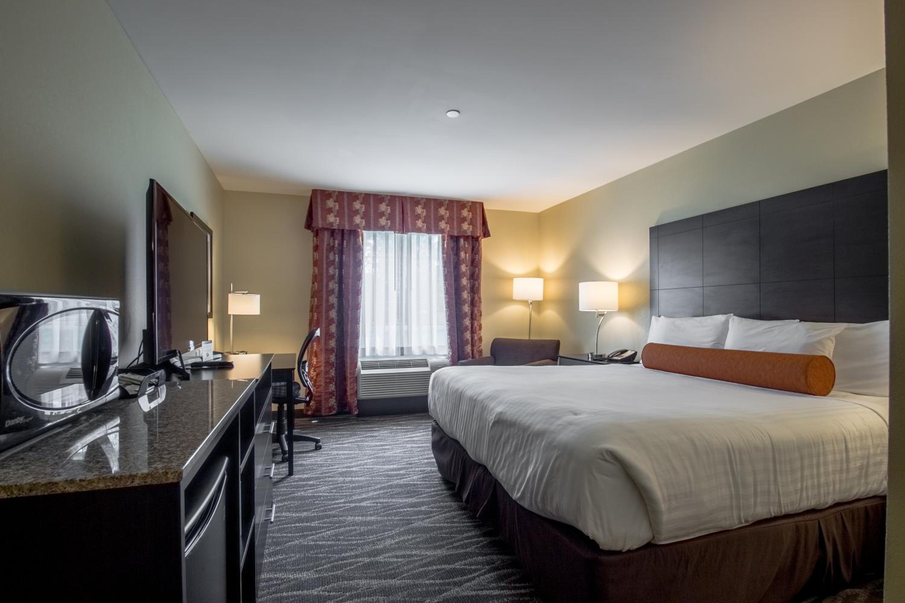 Deluxe, King Bed