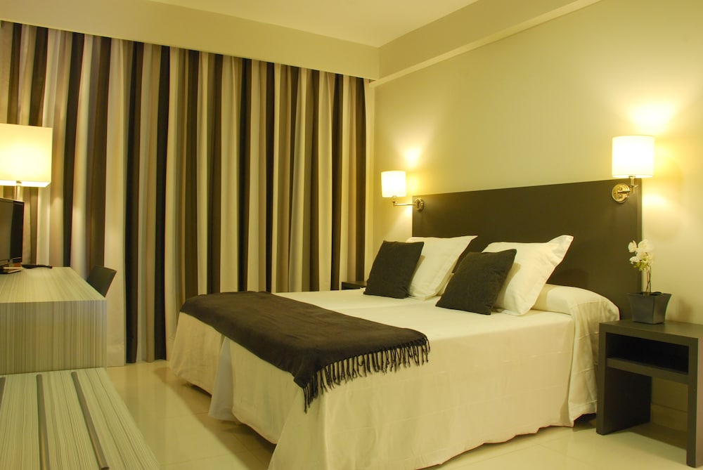 Hotel Los Robles 12/33