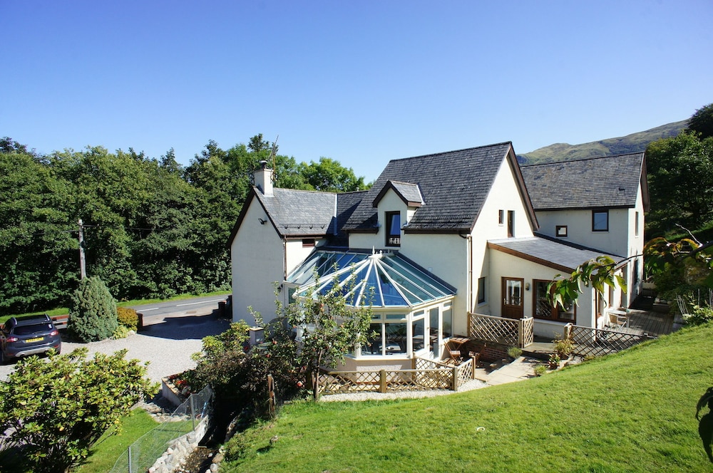 BEN NEVIS GUEST HOUSE 32/35