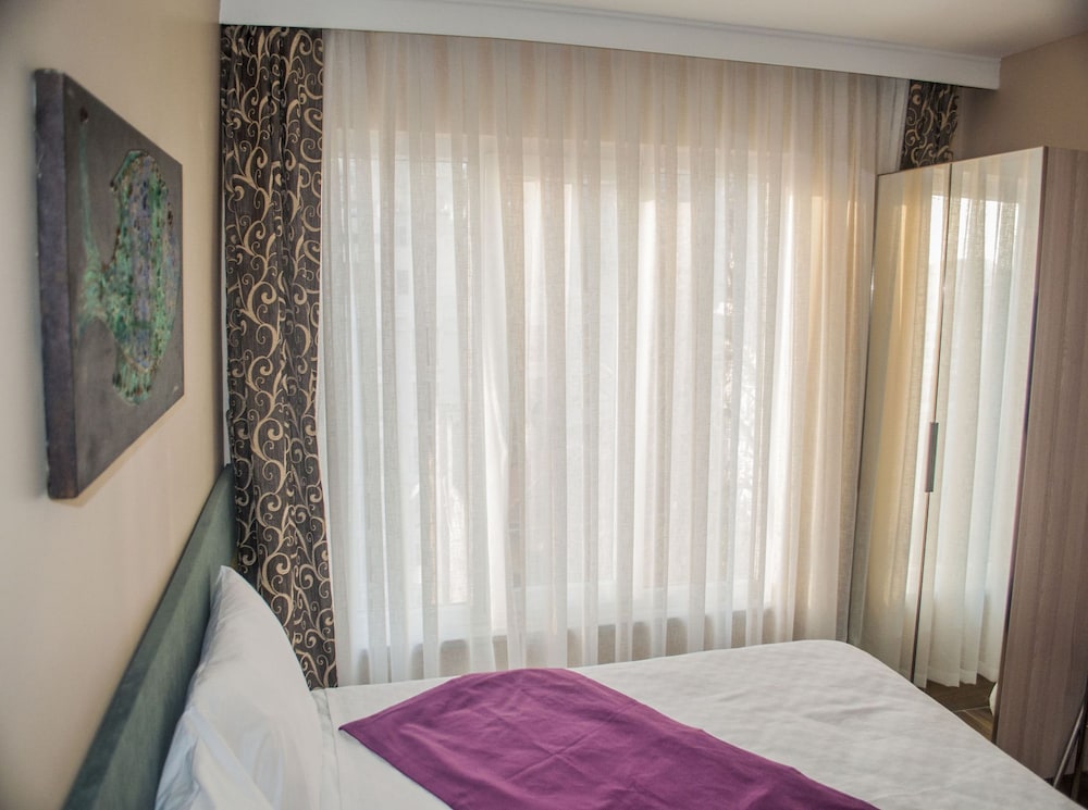 Apart 57 Taksim Harbiye 13/24