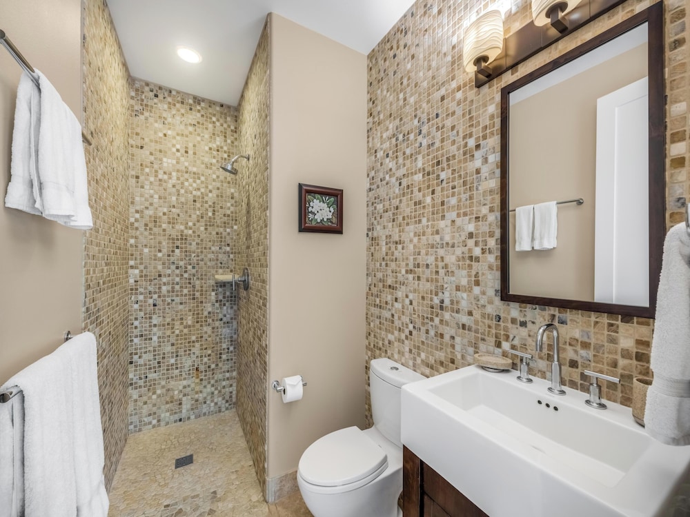 Mauna Lani Home Collection A CoralTree Residence Collection 48/49