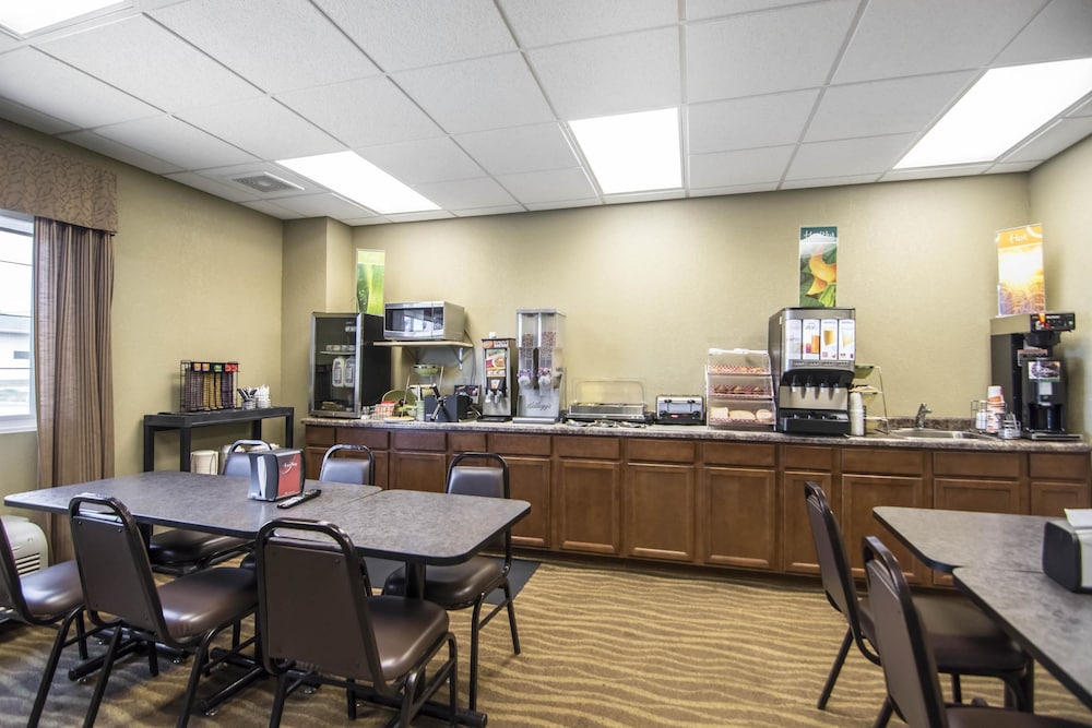 Quality Inn & Suites Thompson, MB 31/41