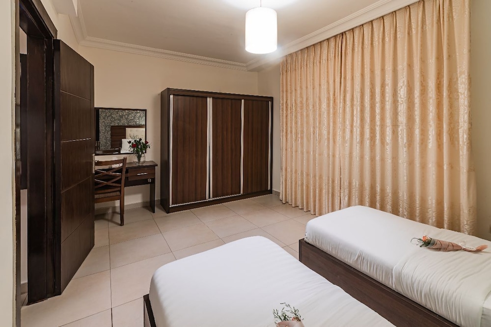 Lancaster Hotel Apartments-Gardens 13/47