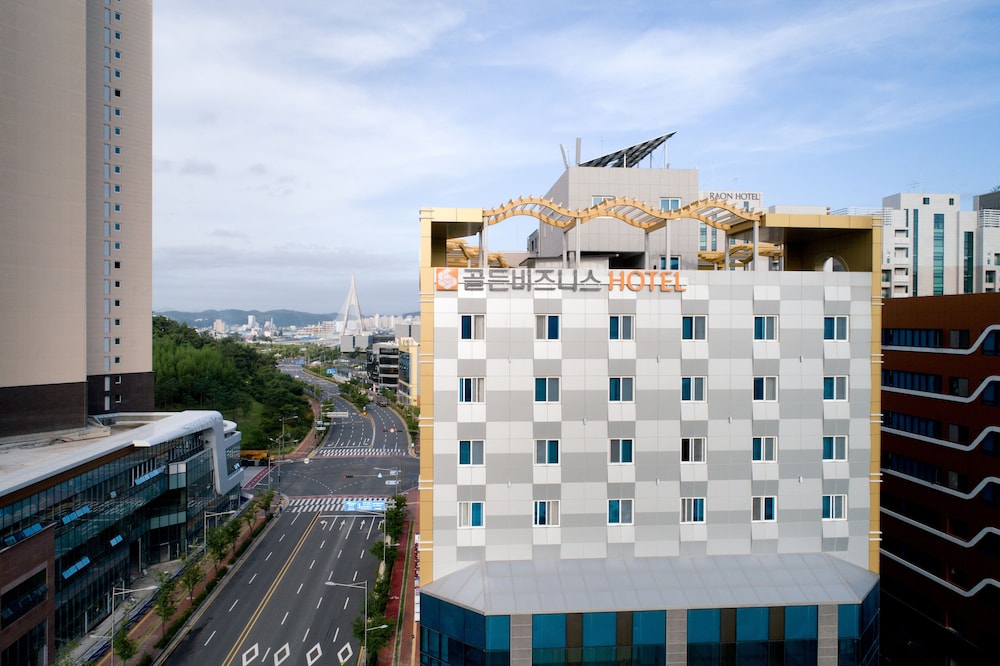 Golden Business Hotel 3/65