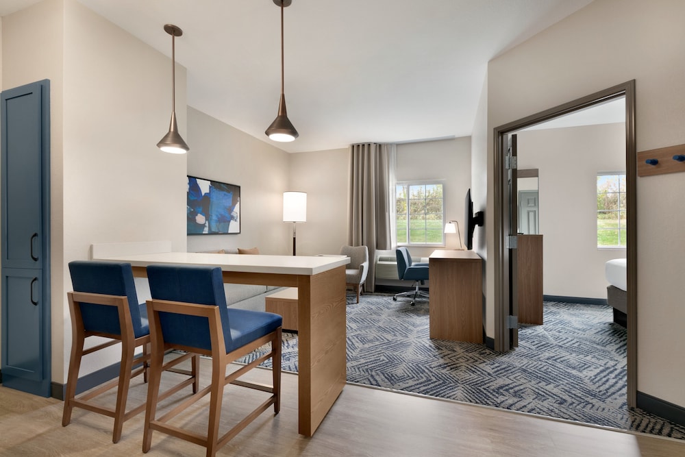 Candlewood Suites Springfield, an IHG Hotel 27/47