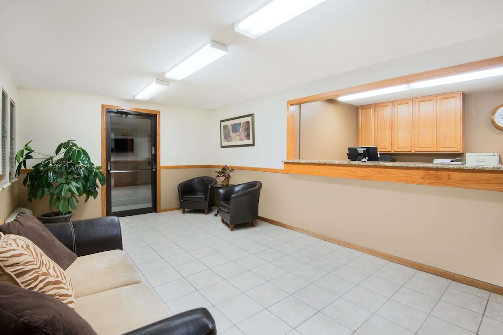 Super 8 by Wyndham Humboldt 5/48