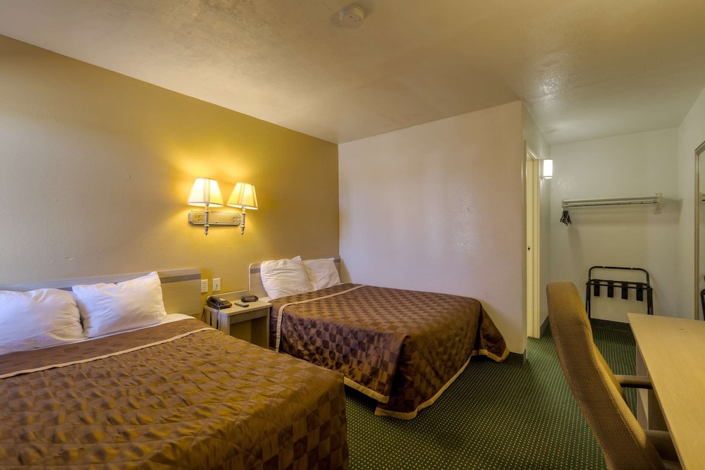 ROOM, 2 DOUBLE BEDS