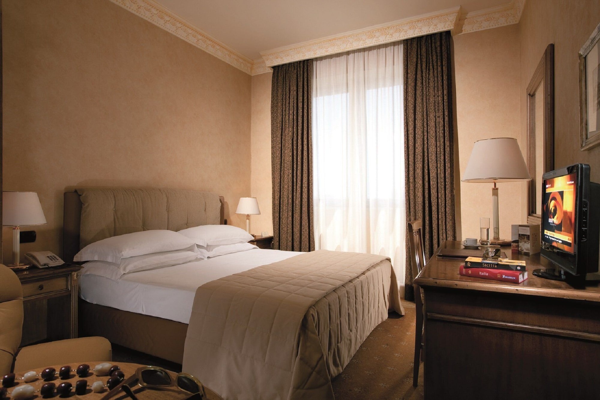 ROOM, SINGLE, DOUBLE BED