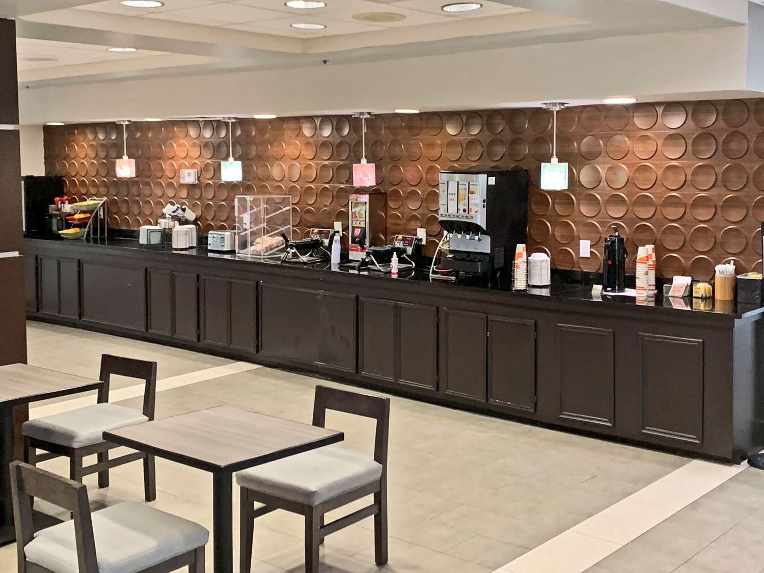 Comfort Inn & Suites Columbus North 27/35