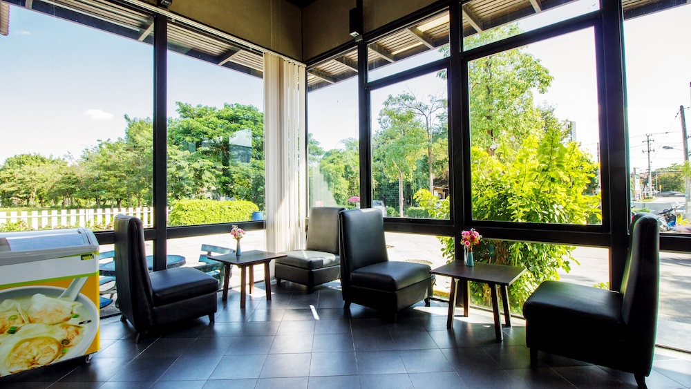 B2 Airport Boutique & Budget Hotel 35/39