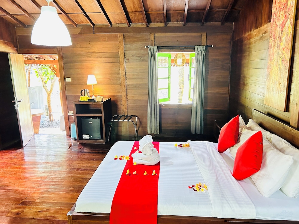Avery Coconut Island Hotel and Beach Resort 14/47
