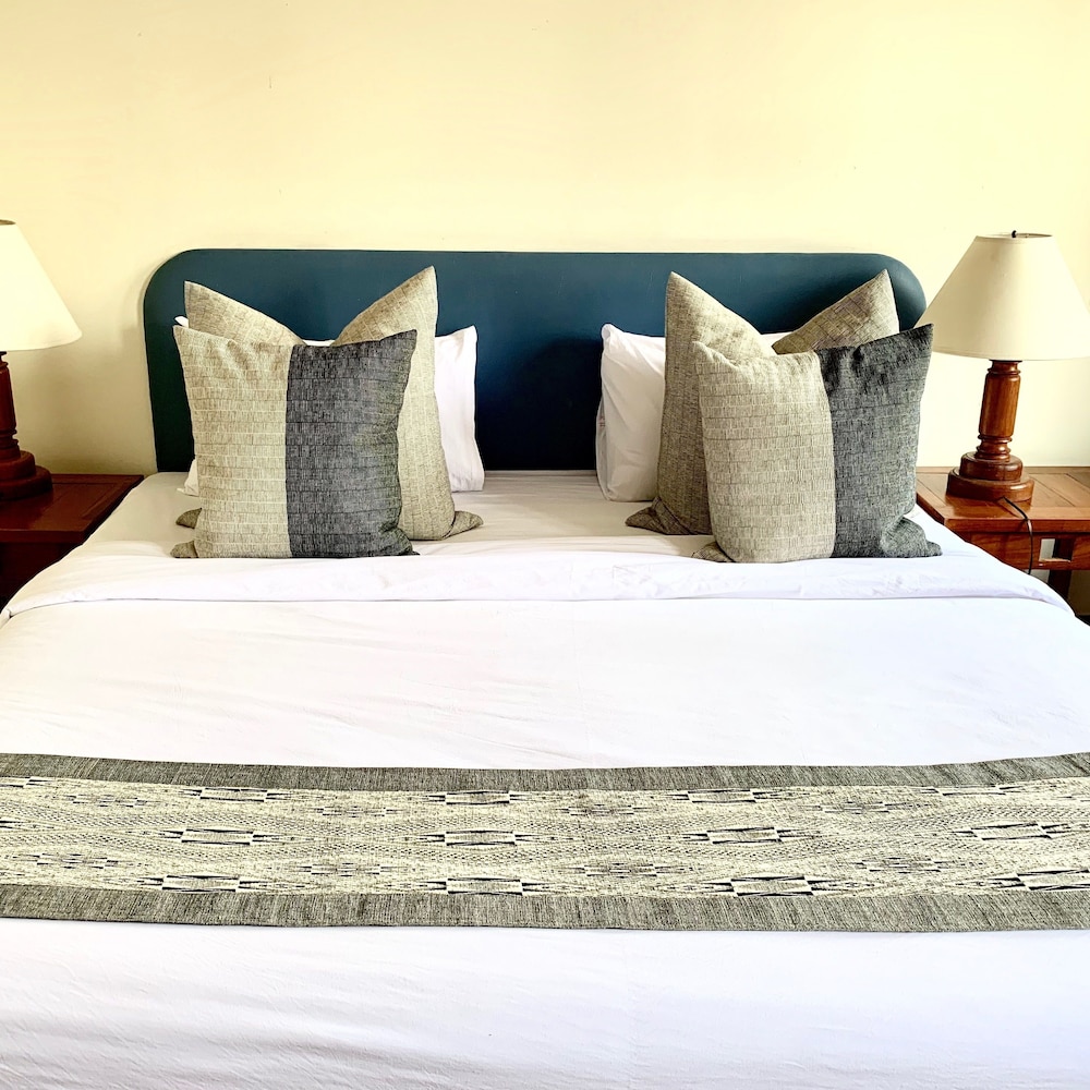 RIVERHOUSE HOTEL 34/71