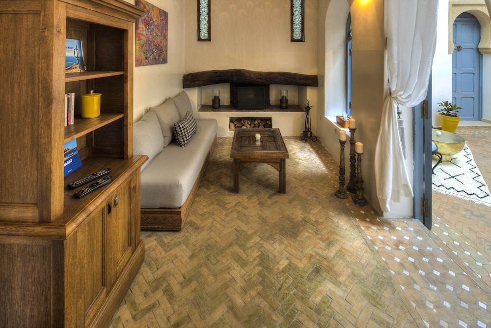 Riad Amaris 24/36