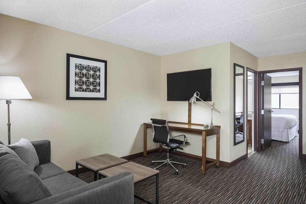 Royle Hotel Milwaukee Airport 37/64