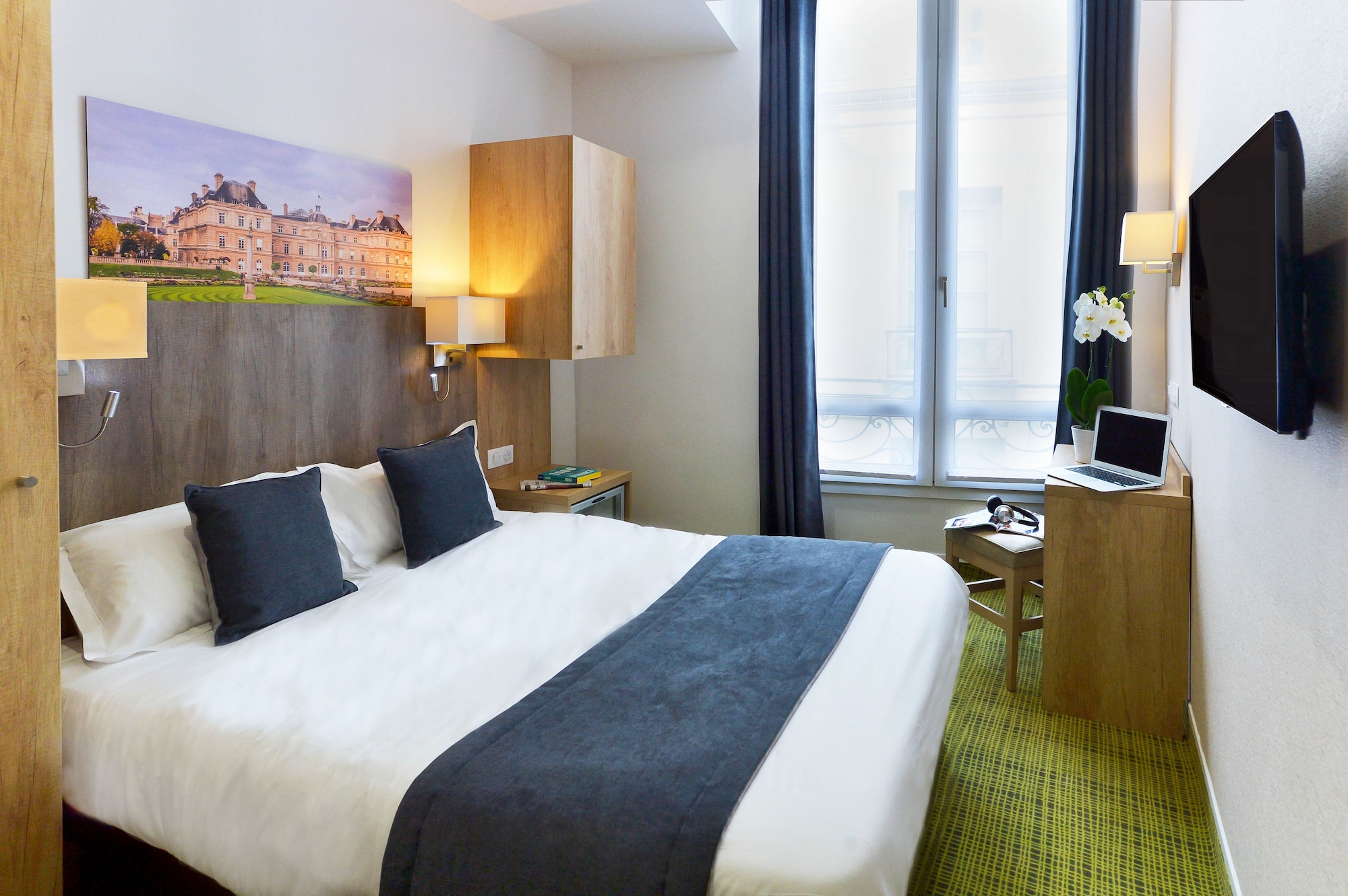 ROOM, SINGLE